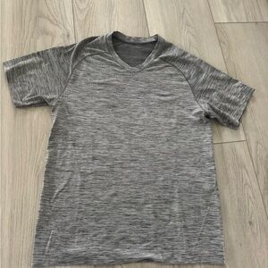 Lululemon Men’s Metal Vent Tech Short-Sleeve Shirt in Heather Gray